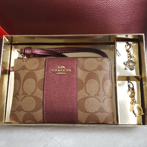 COACH TOWN TOTE + Wristlet set + FREE Gift - Picture 3 of 8